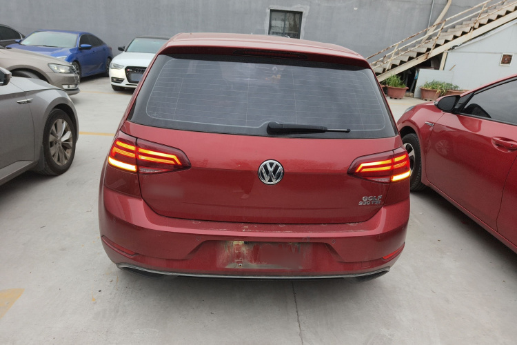 Volkswagen Golf 2018 car image #6