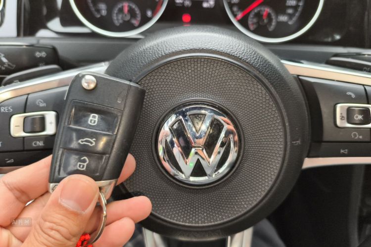 Volkswagen Golf 2018 car image #10