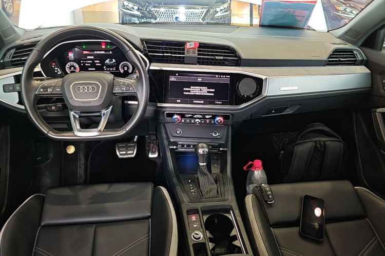 Audi Q3 2025 immagine di auto #10