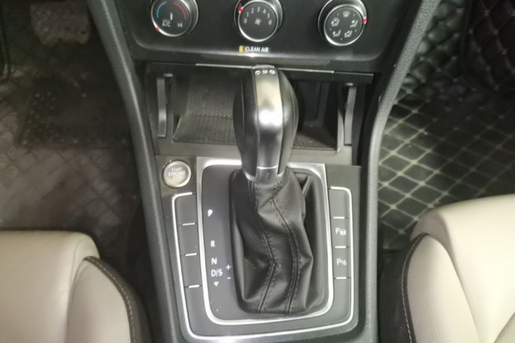 Volkswagen Golf 2017 car image #14