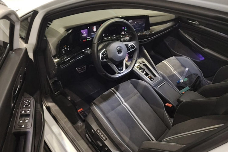 Volkswagen Golf 2021 car image #16