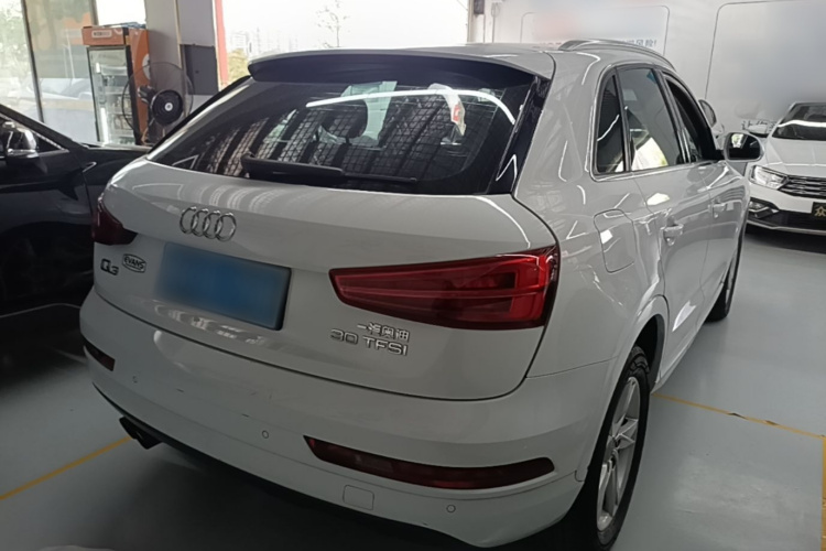 Audi Q3 2016 car image #7