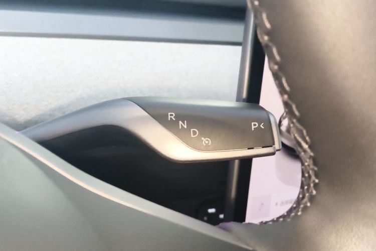 Tesla Model Y 2023 #14 Tesla Model Y 2023 car image #14