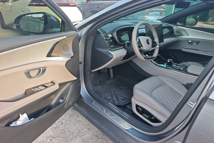 BYD Han 2024 car image #16