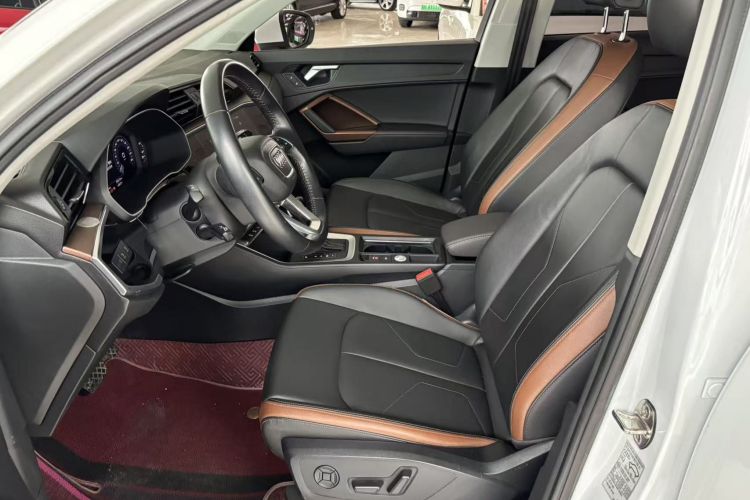 Audi Q3 2020 car image #15