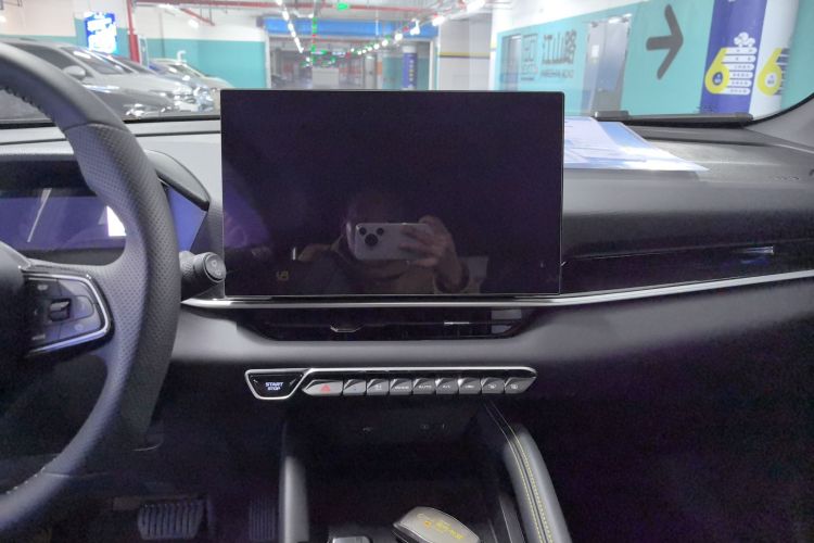 GEELY Coolray 2025 car image #17