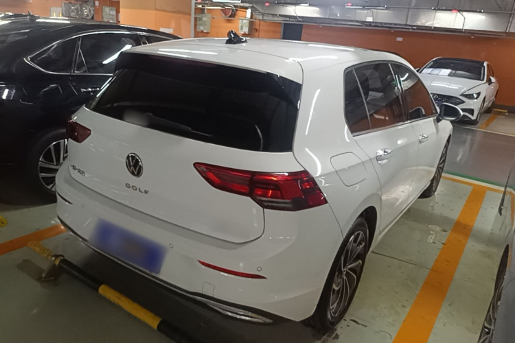 Volkswagen Golf 2022 car image #7