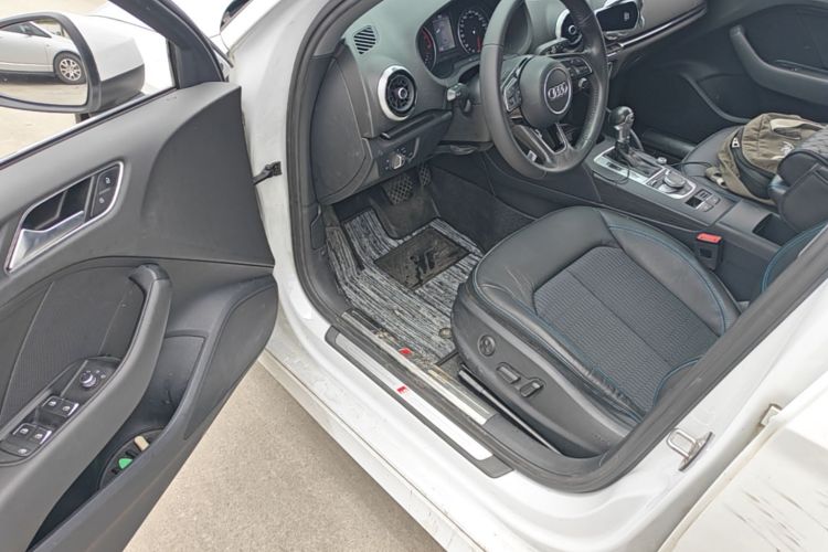 Audi A3 2018 car image #16