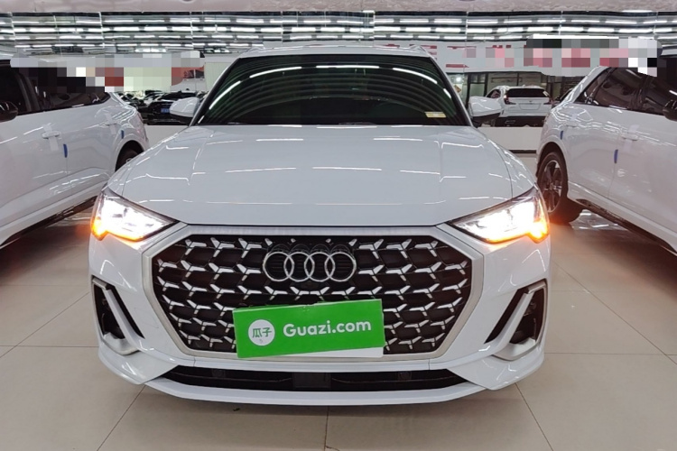 Audi Q3 2023 car image #3