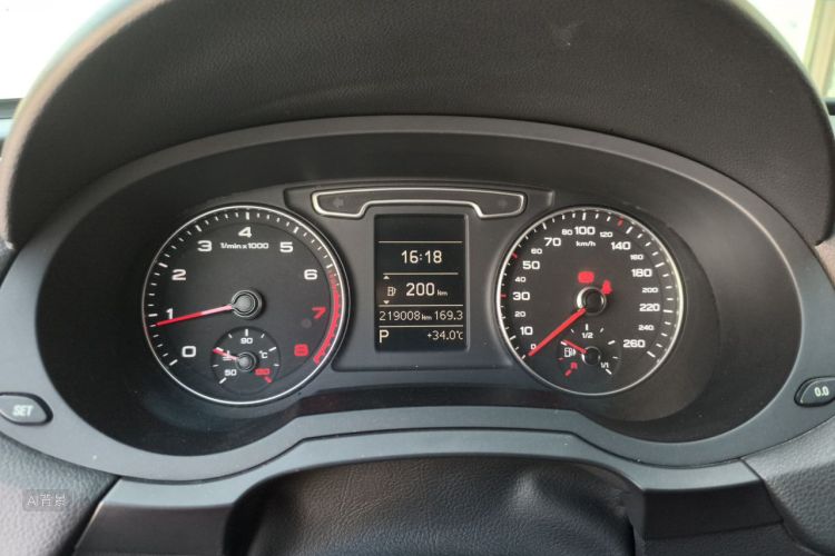 Audi Q3 2015 #13 Audi Q3 2015 car image #13