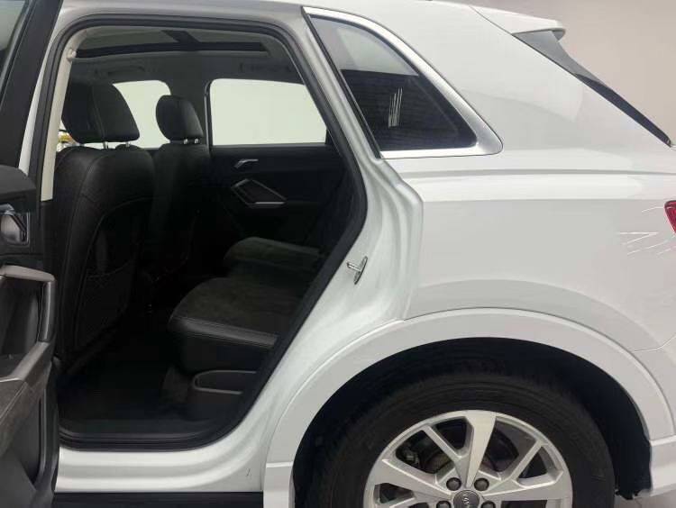Audi Q3 2019 car image #8