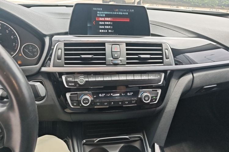 BMW 3 Series 2018 #13 BMW 3 Series 2018 car image #13