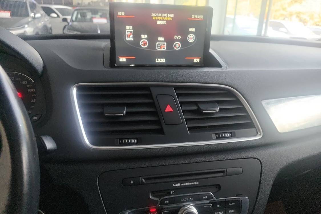 Audi Q3 2016 immagine di auto #26