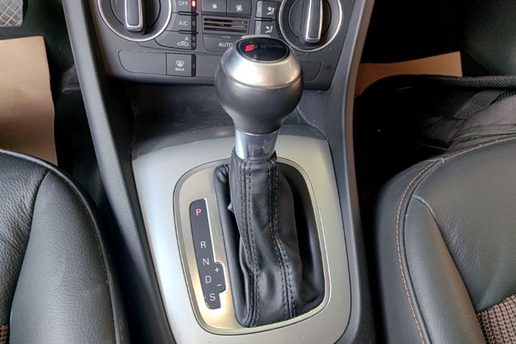 Audi Q3 2017 car image #14