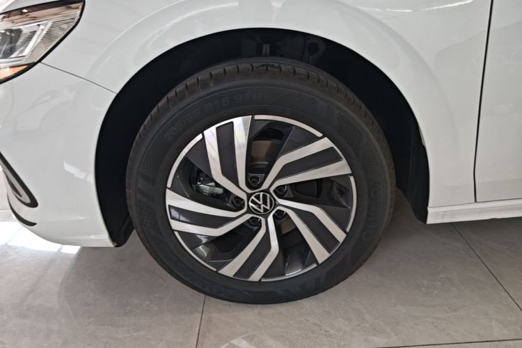 Volkswagen Bora 2026 car image #9