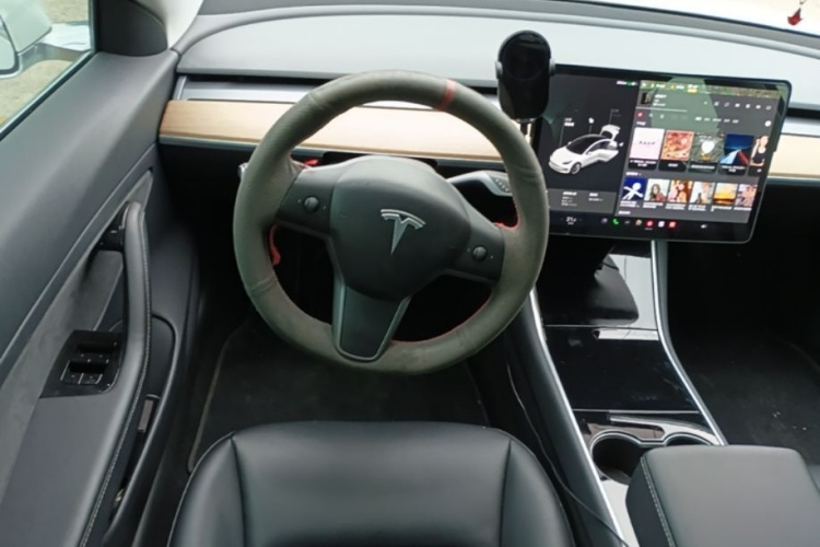 Tesla Model 3 2020 car image #11