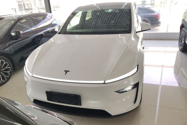 Tesla Model Y 2026 car image #3