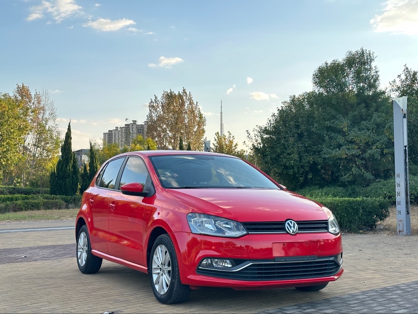 Volkswagen Polo 2015 car image #3