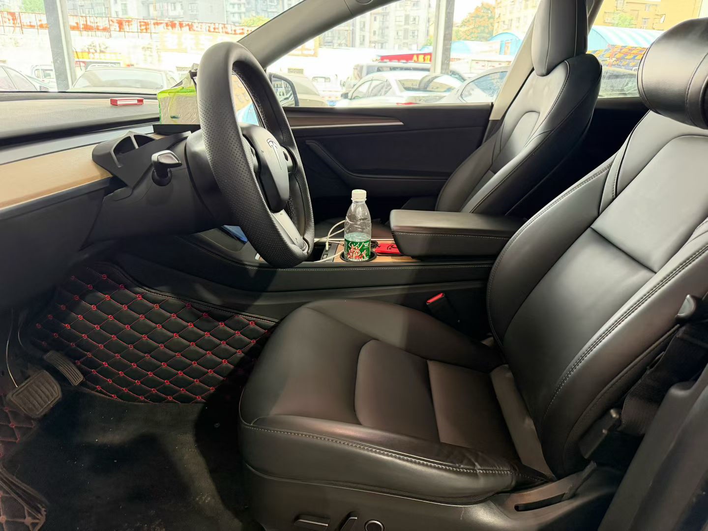 Tesla Model Y 2021 car image #2