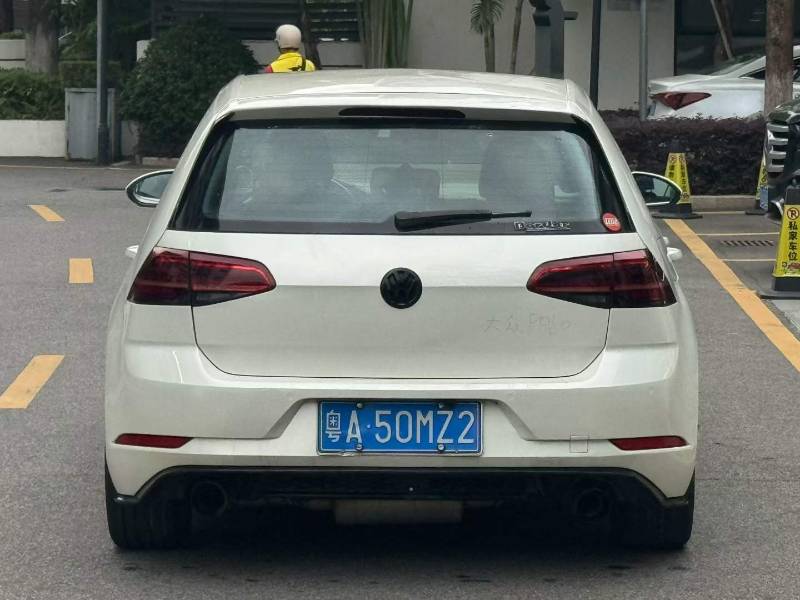 Volkswagen Golf 2018 car image #4