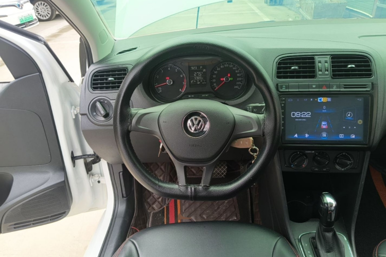 Volkswagen Polo 2019 car image #11