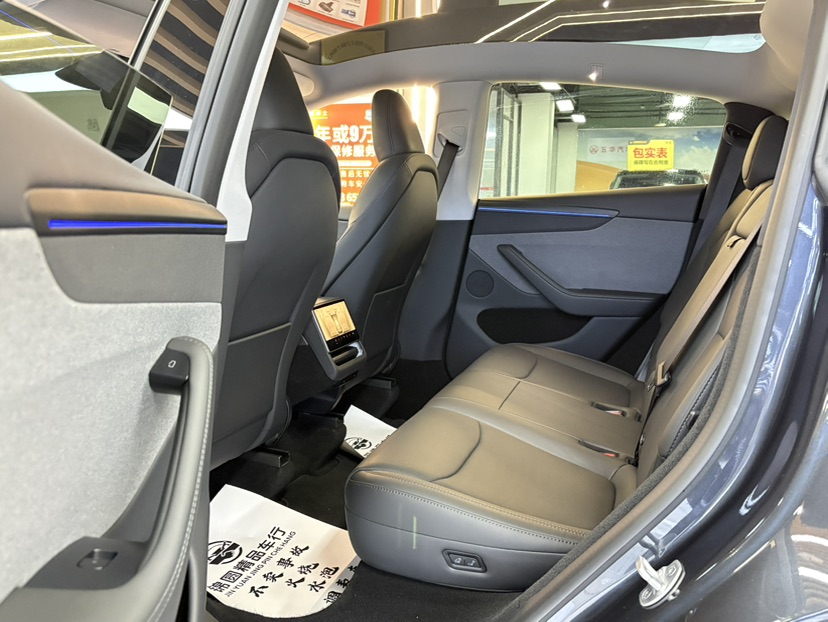 Tesla Model Y 2025 #11 Tesla Model Y 2025 immagine di auto #11