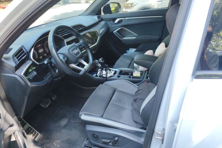 Audi Q3 2023 car image #17