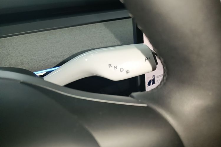 Tesla Model Y 2023 car image #14
