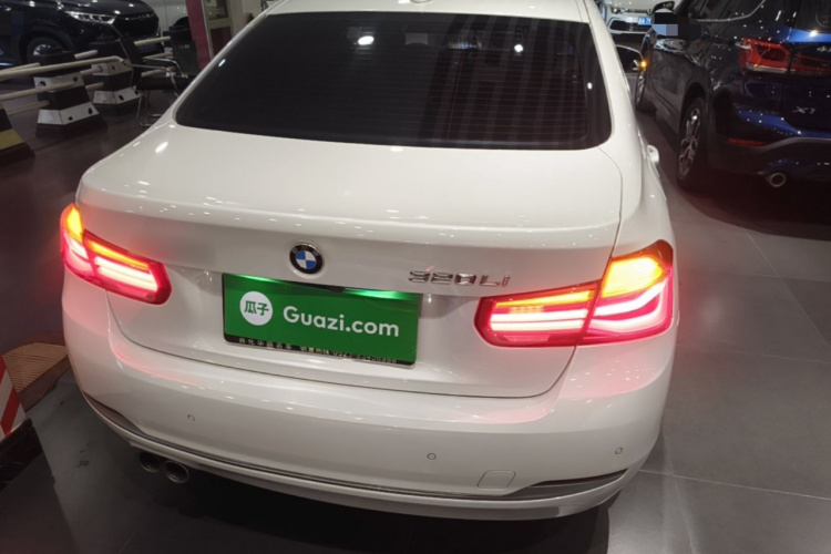BMW 3 Series 2019 car image #4