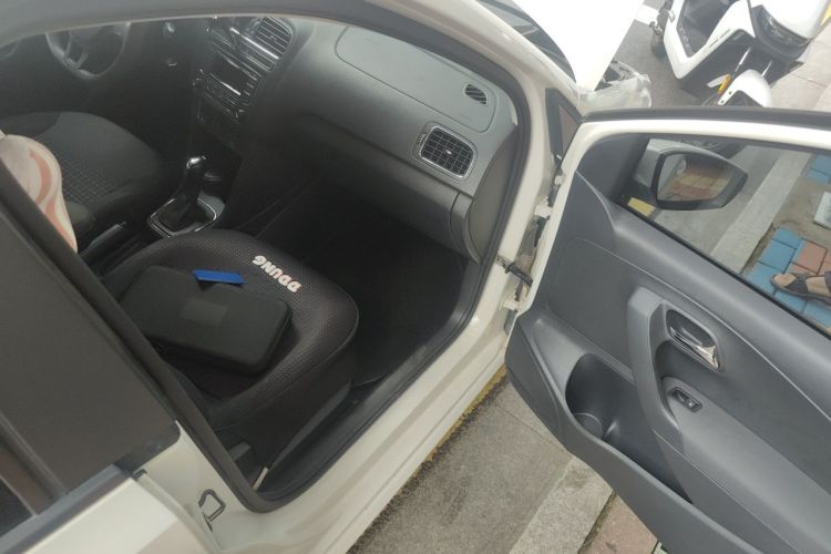 Volkswagen Polo 2015 #21 Volkswagen Polo 2015 car image #21