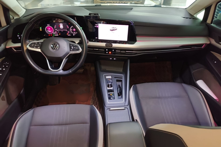 Volkswagen Golf 2021 car image #10