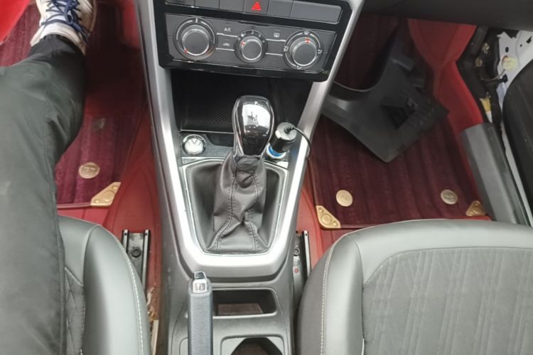 Volkswagen T-Cross 2020 #14 Volkswagen T-Cross 2020 صورة سيارة #14