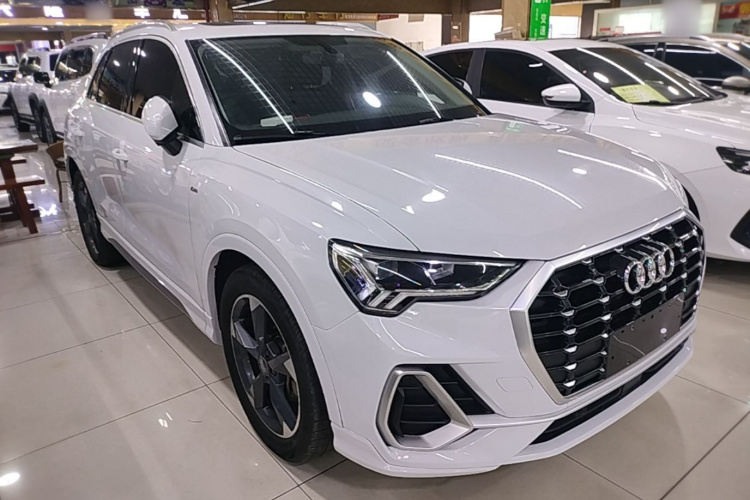 Audi Q3 2020 car image #4
