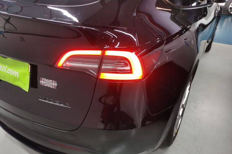 Tesla Model Y 2023 #8 Tesla Model Y 2023 car image #8