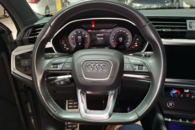 Audi Q3 2025 immagine di auto #11
