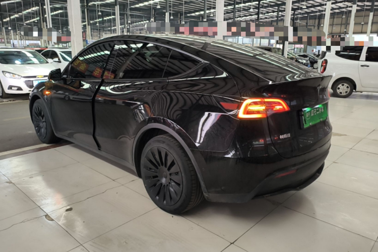 Tesla Model Y 2022 car image #7