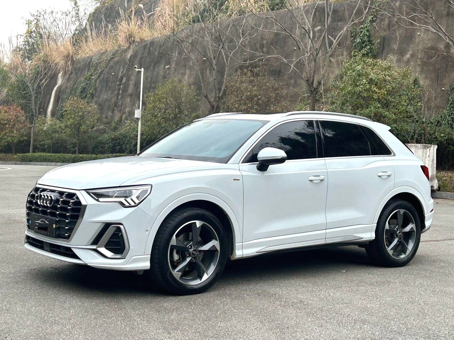 Audi Q3 2023 汽车图片 