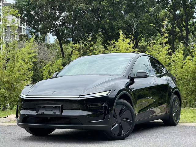 Tesla Model Y 2026 #20 Tesla Model Y 2026 car image #20