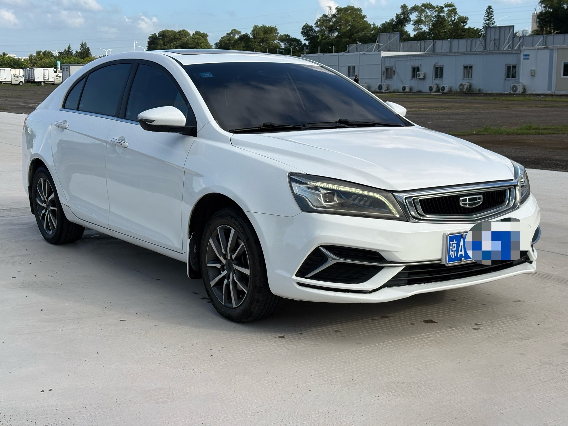 GEELY Emgrand 2019 #3 GEELY Emgrand 2019 car image #3