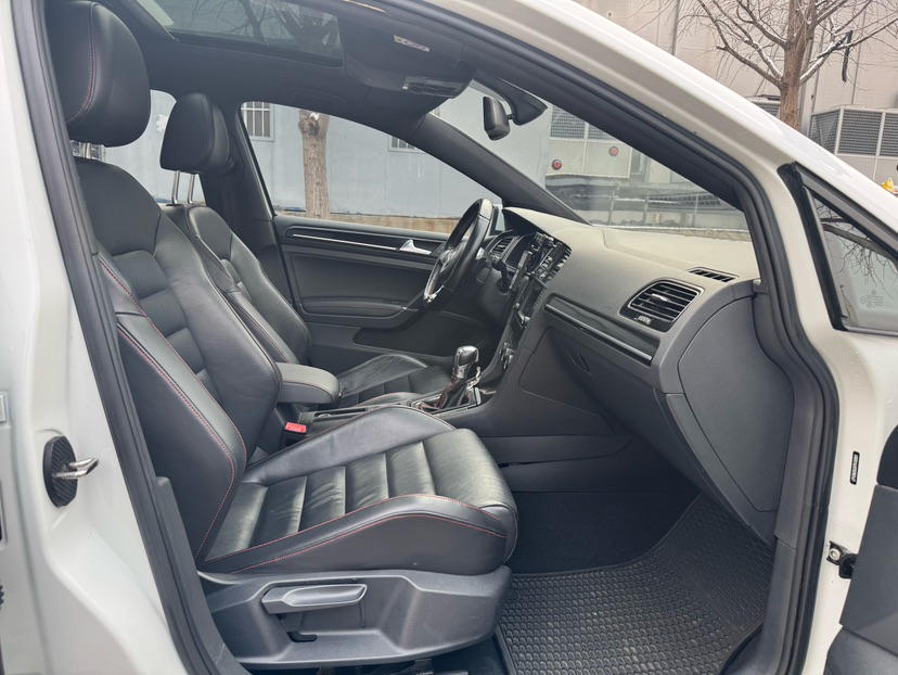 Volkswagen GolfGTI 2016 car image #3
