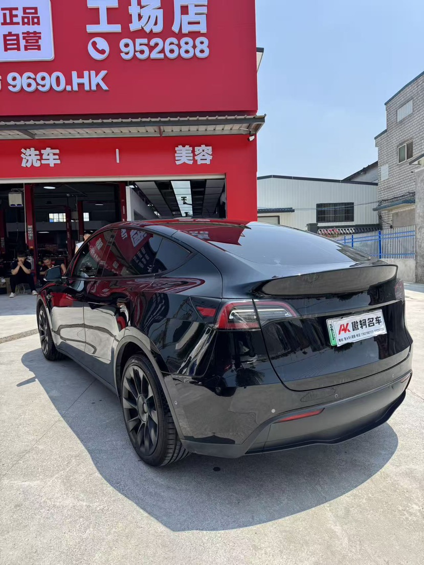 Tesla Model Y 2022 car image #9
