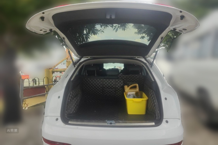 Audi Q3 2015 car image #21