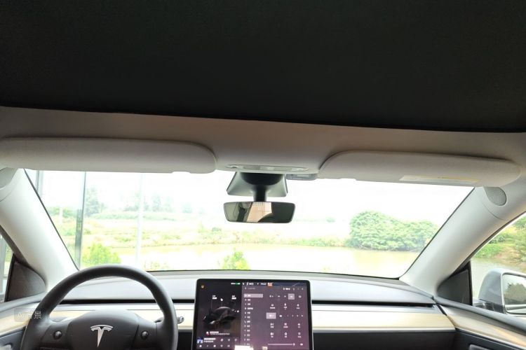 Tesla Model Y 2023 #20 Tesla Model Y 2023 car image #20
