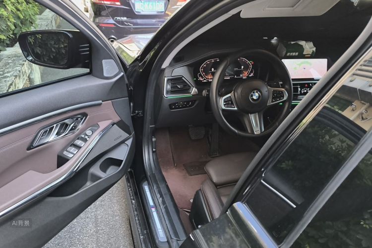 BMW 3 Series 2020 car image #18