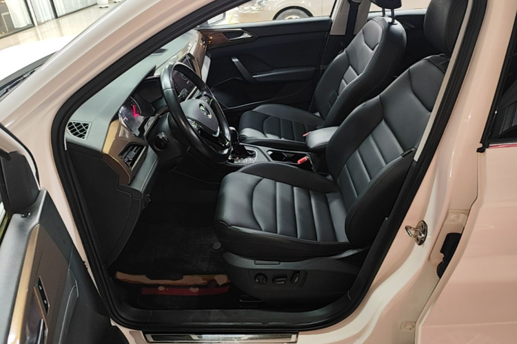 Volkswagen Tharu 2021 car image #15