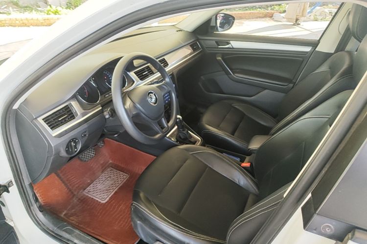 Volkswagen Bora 2023 imagen de coche #12