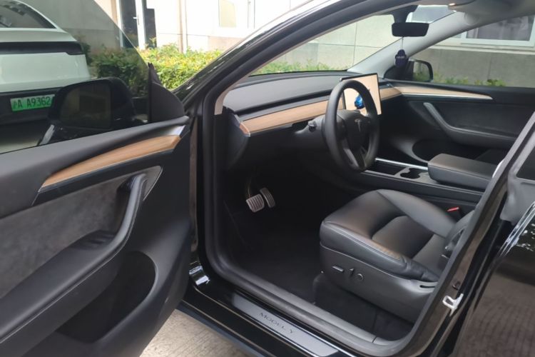 Tesla Model Y 2021 #16 Tesla Model Y 2021 car image #16