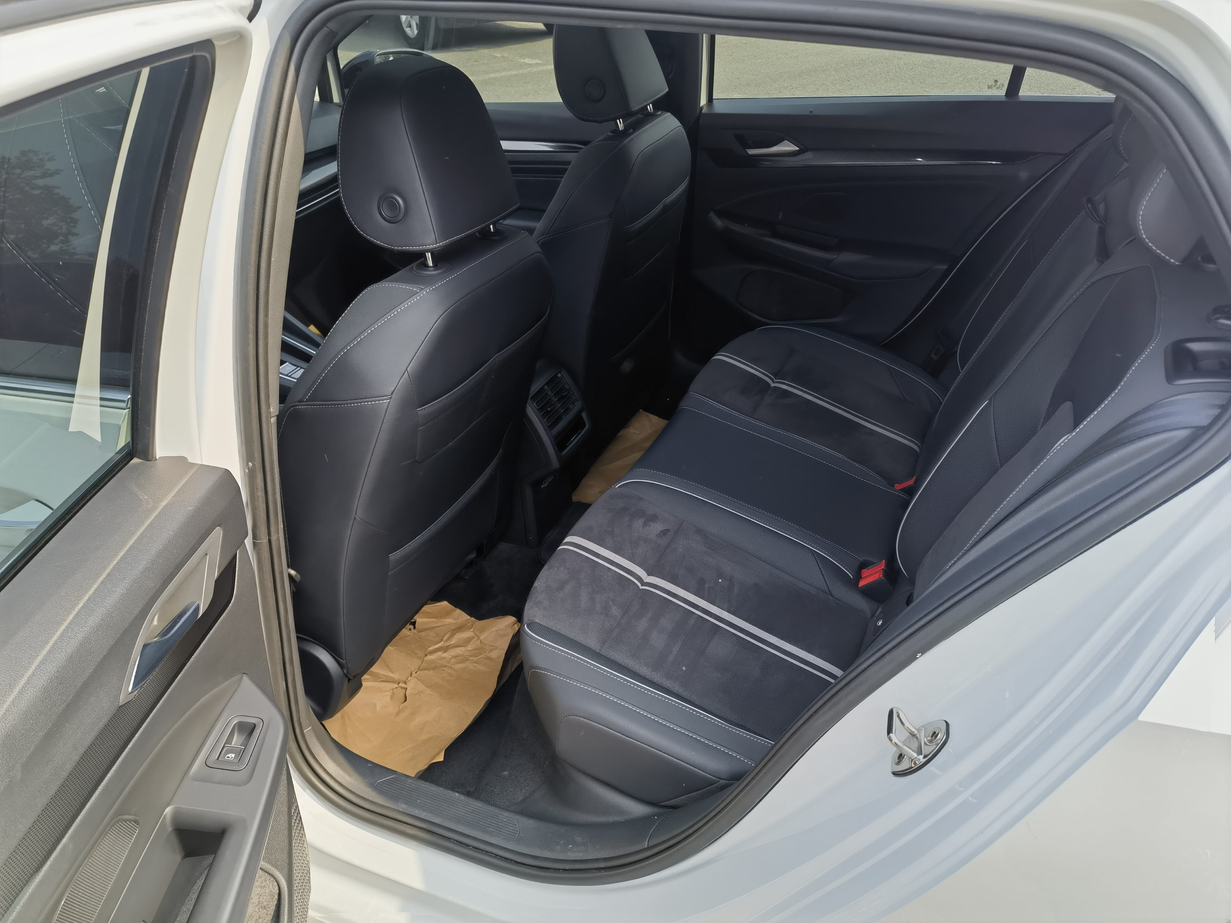 Volkswagen Golf 2023 car image #6