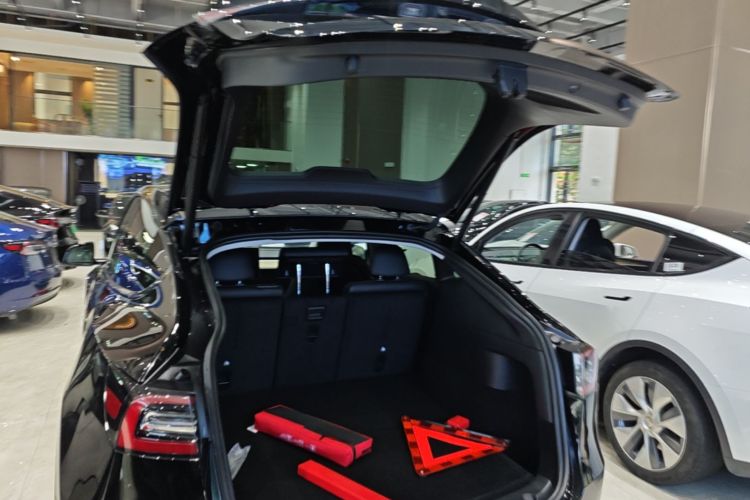 Tesla Model Y 2023 #19 Tesla Model Y 2023 car image #19