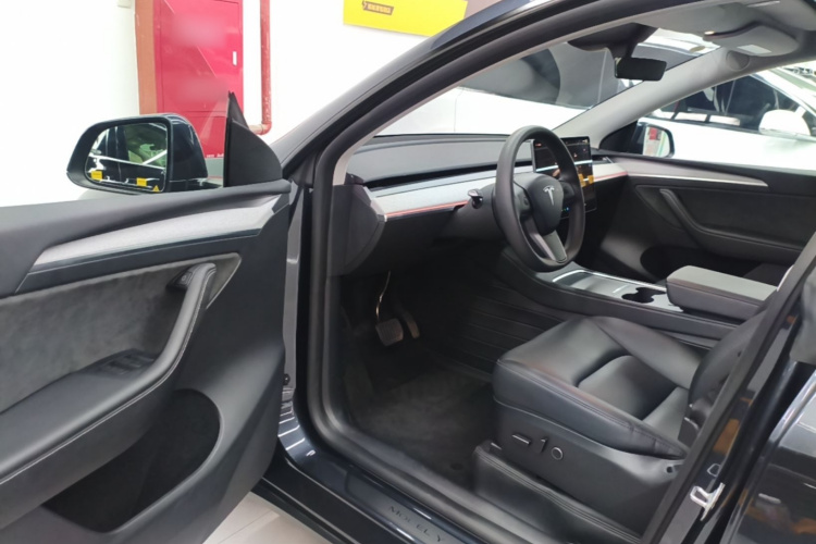 Tesla Model Y 2024 #16 Tesla Model Y 2024 car image #16